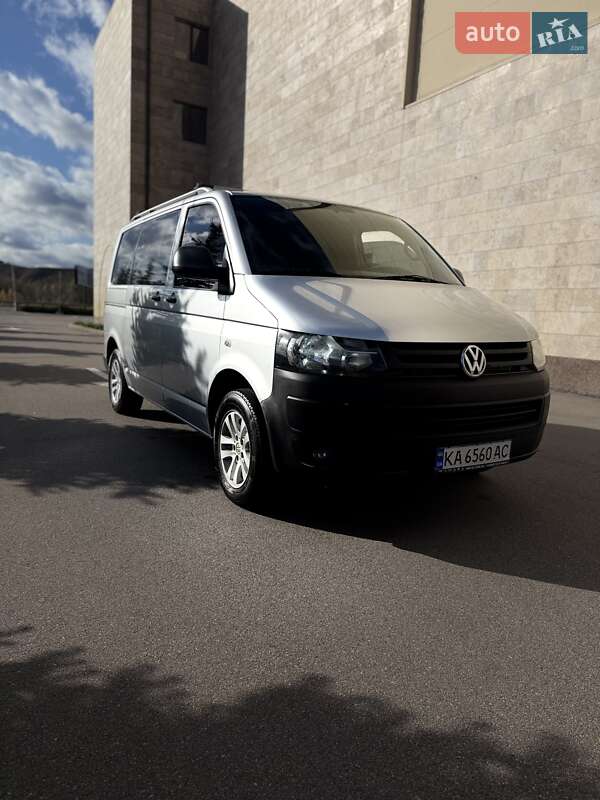 Грузовой фургон Volkswagen Transporter 2010 в Киеве