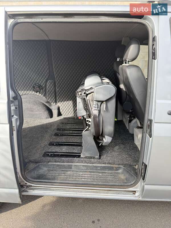 Грузовой фургон Volkswagen Transporter 2010 в Киеве