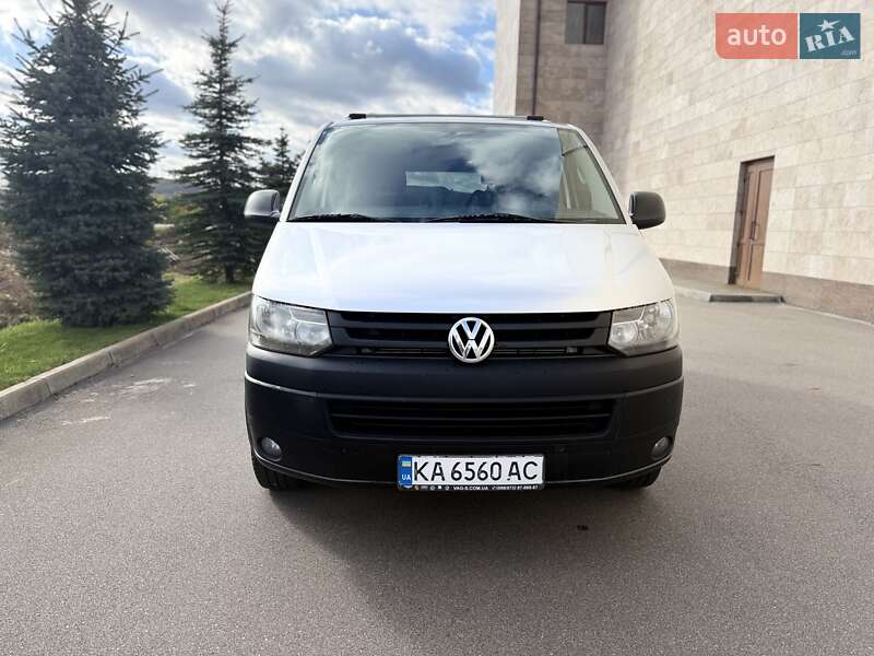 Грузовой фургон Volkswagen Transporter 2010 в Киеве