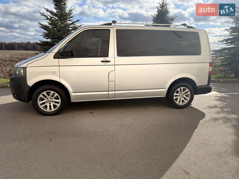 Грузовой фургон Volkswagen Transporter 2010 в Киеве
