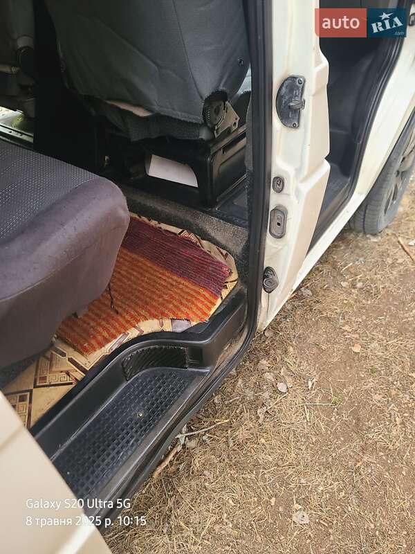 Вантажопасажирський фургон Volkswagen Transporter 2002 в Києві фото 3 Вантажопасажирський фургон Volkswagen Transporter 2002 в Києві