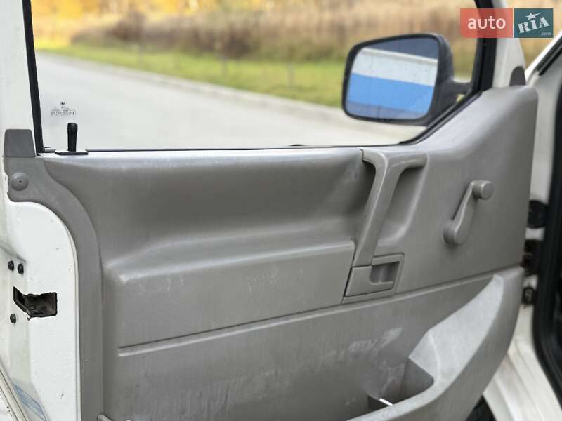 Минивэн Volkswagen Transporter 2000 в Львове