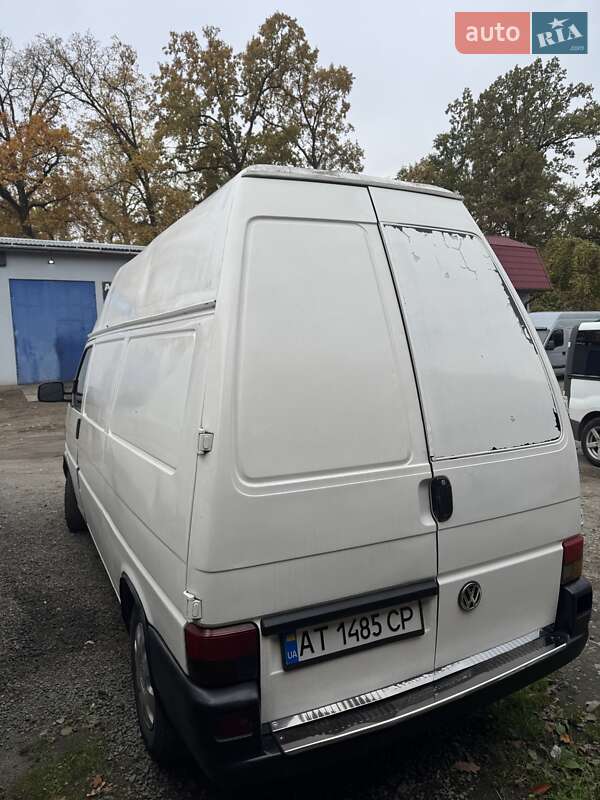 Грузовой фургон Volkswagen Transporter 2001 в Буче