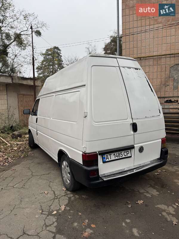 Грузовой фургон Volkswagen Transporter 2001 в Буче