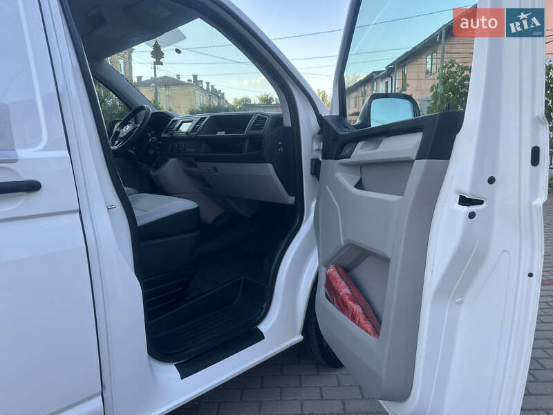 Грузовой фургон Volkswagen Transporter 2017 в Дубно