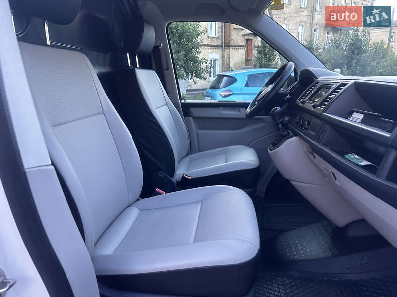 Грузовой фургон Volkswagen Transporter 2017 в Дубно