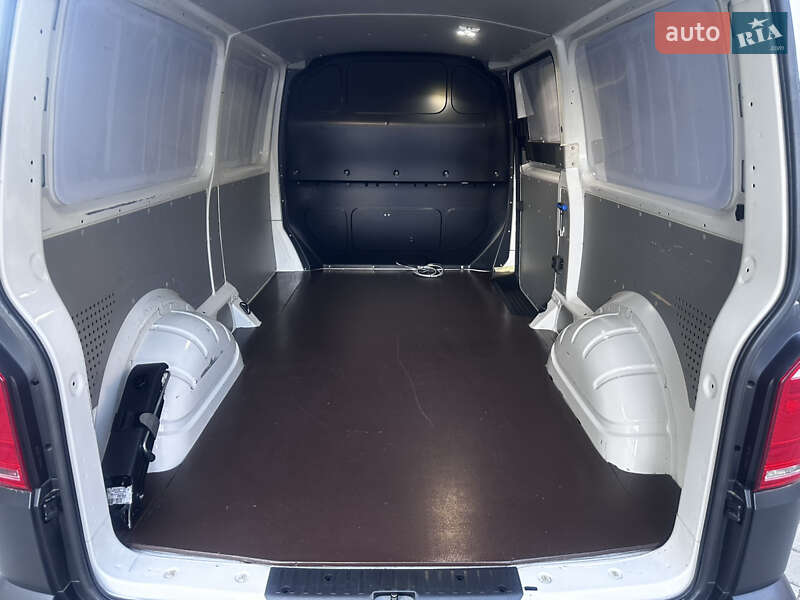 Грузовой фургон Volkswagen Transporter 2017 в Дубно