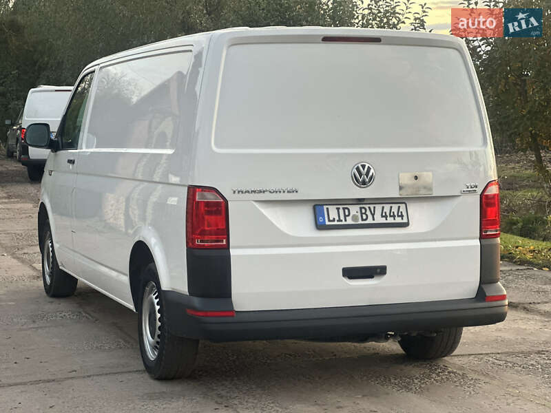 Вантажний фургон Volkswagen Transporter 2016 в Дубні