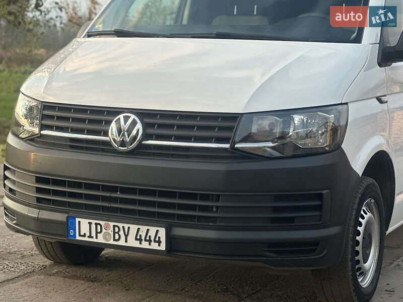 Вантажний фургон Volkswagen Transporter 2016 в Дубні