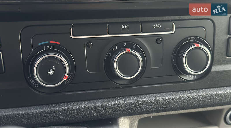 Вантажний фургон Volkswagen Transporter 2016 в Дубні