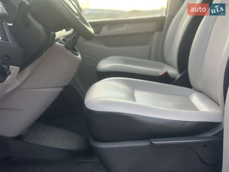 Вантажний фургон Volkswagen Transporter 2016 в Дубні