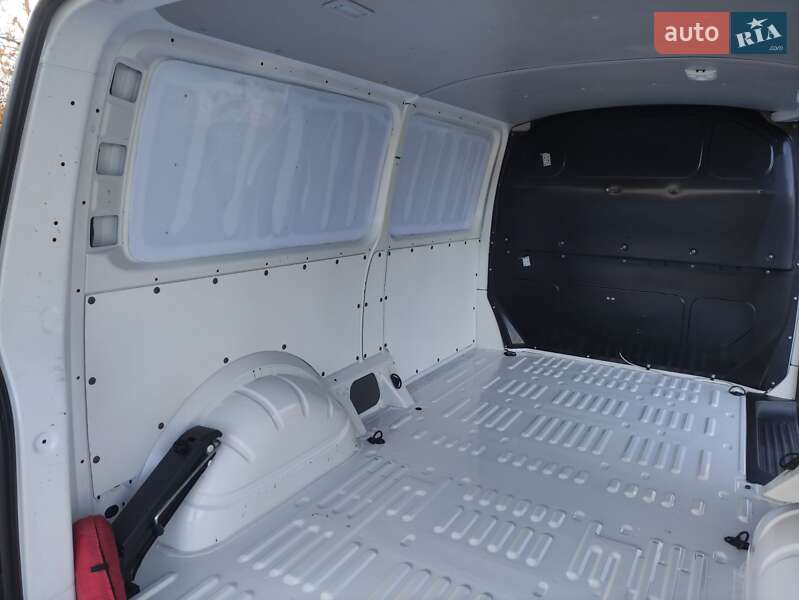 Мінівен Volkswagen Transporter 2021 в Дубні