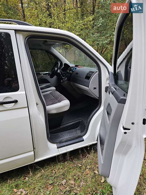 Мінівен Volkswagen Transporter 2010 в Ладижині