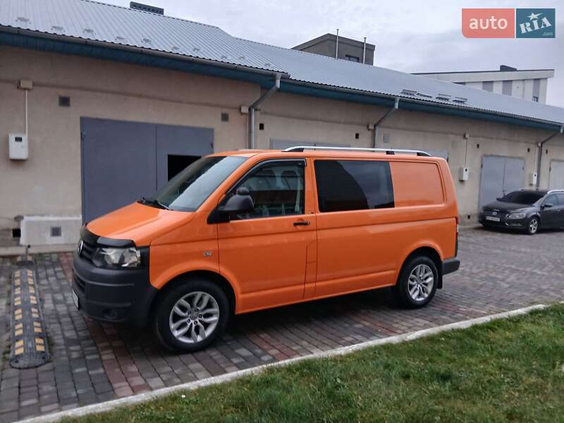 Мінівен Volkswagen Transporter 2012 в Чорткові