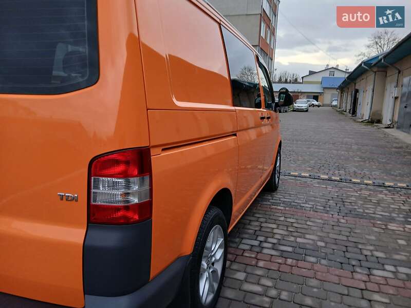Мінівен Volkswagen Transporter 2012 в Чорткові