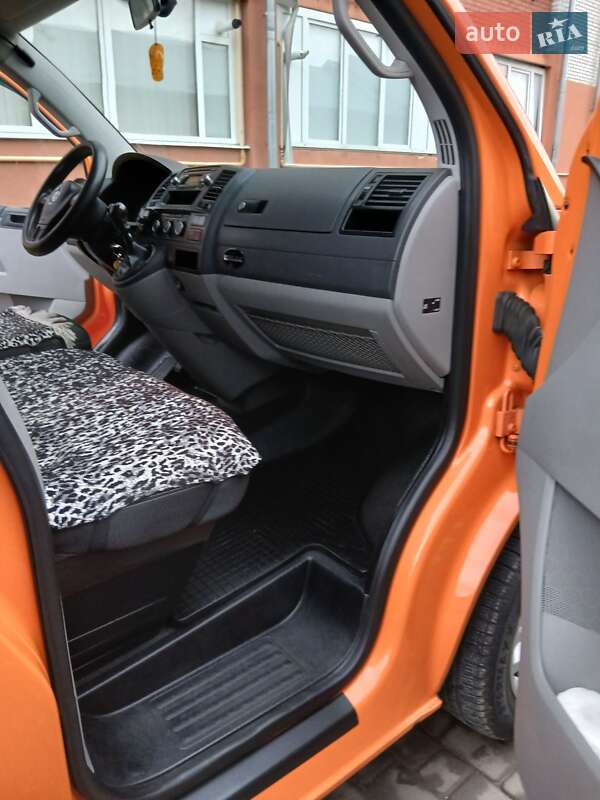 Мінівен Volkswagen Transporter 2012 в Чорткові