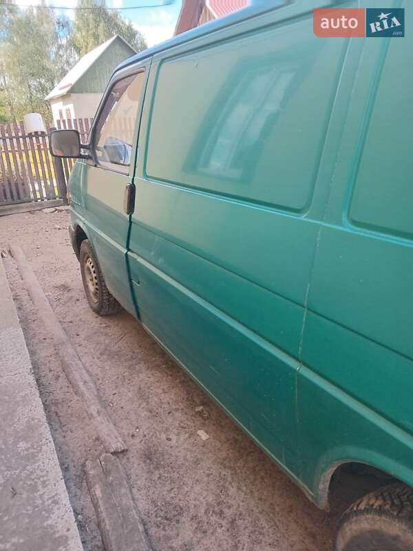 Грузовой фургон Volkswagen Transporter 1998 в Ровно