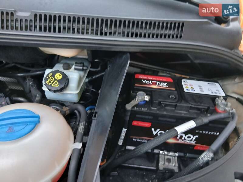 Мінівен Volkswagen Transporter 2012 в Чорткові