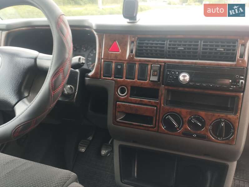 Мінівен Volkswagen Transporter 2001 в Дубні