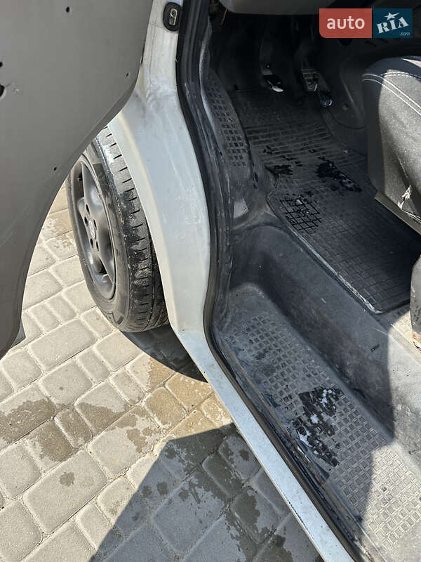 Вантажний фургон Volkswagen Transporter 1999 в Ірпені