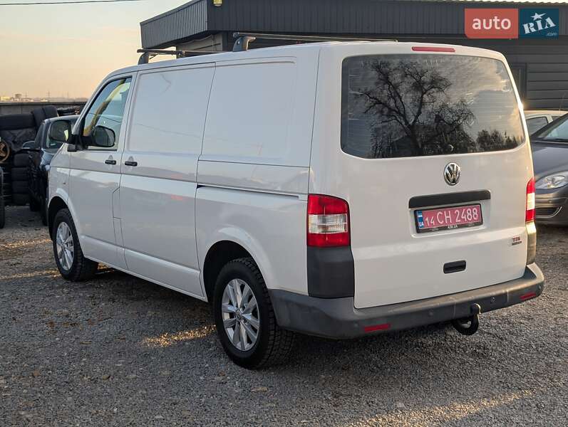 Грузовой фургон Volkswagen Transporter 2012 в Ровно