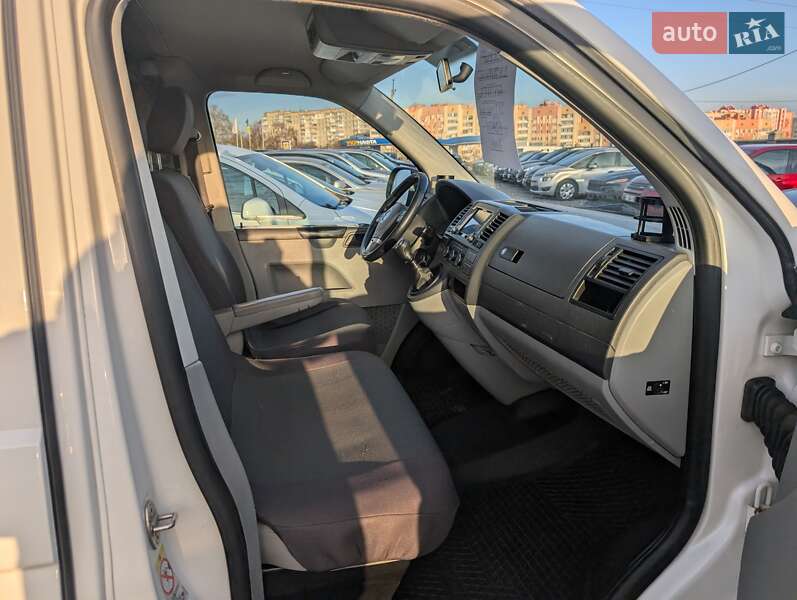 Грузовой фургон Volkswagen Transporter 2012 в Ровно