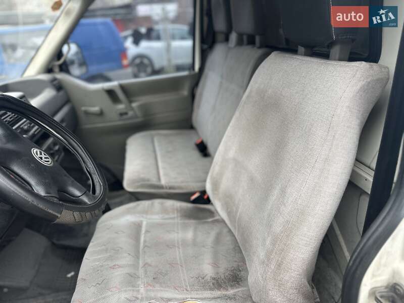 Вантажний фургон Volkswagen Transporter 2000 в Тернополі