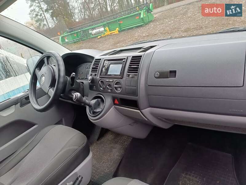 Минивэн Volkswagen Transporter 2008 в Чутове