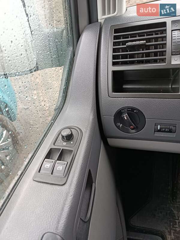Минивэн Volkswagen Transporter 2008 в Чутове