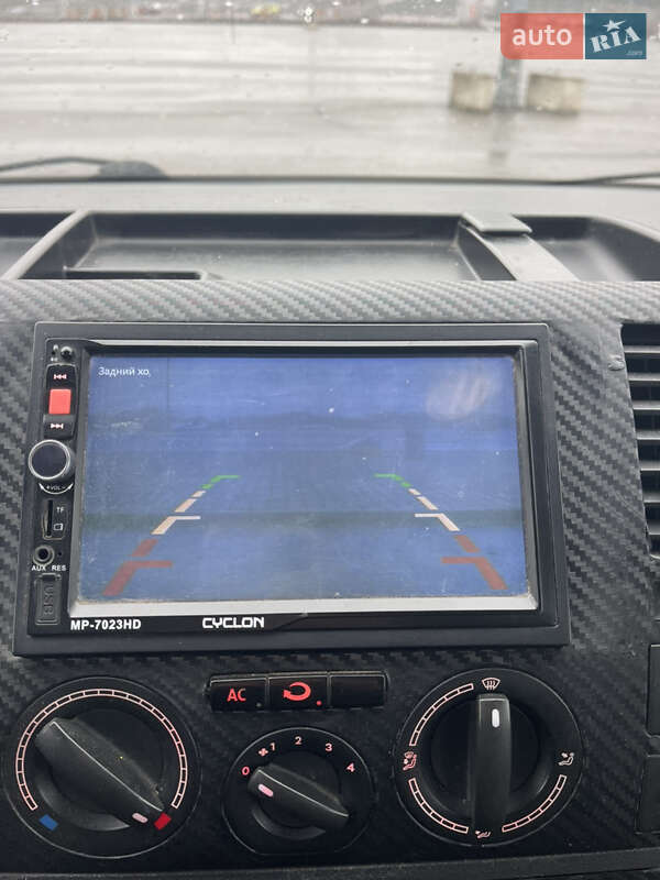 Вантажний фургон Volkswagen Transporter 2006 в Львові