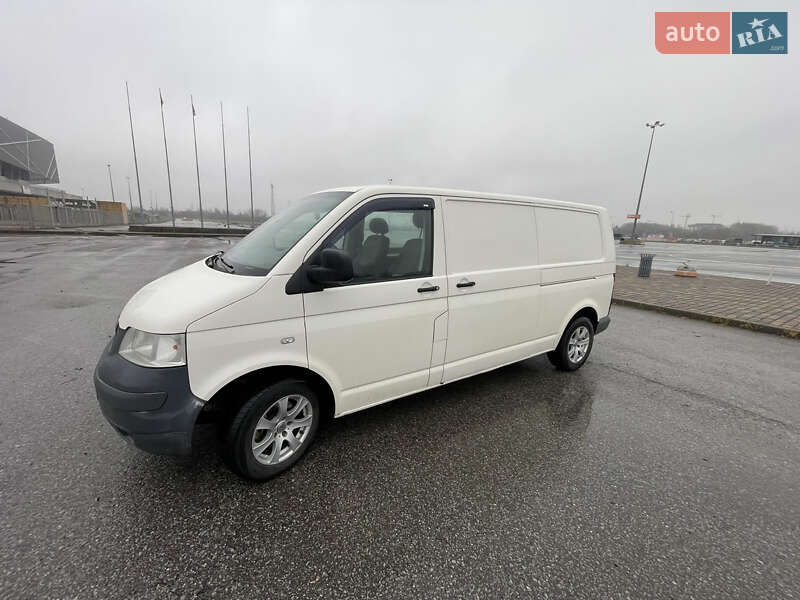 Вантажний фургон Volkswagen Transporter 2006 в Львові
