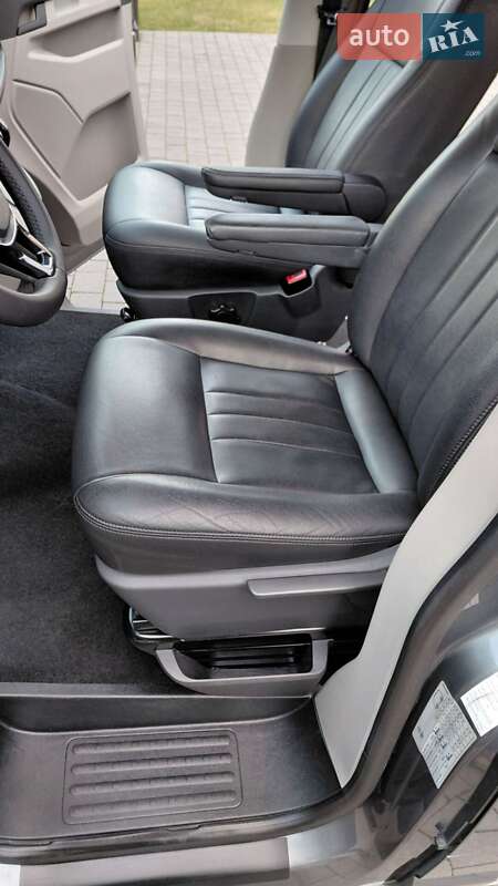 Минивэн Volkswagen Transporter 2019 в Долине