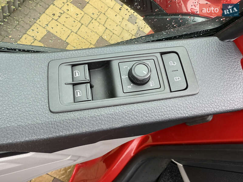 Вантажний фургон Volkswagen Transporter 2018 в Чернівцях