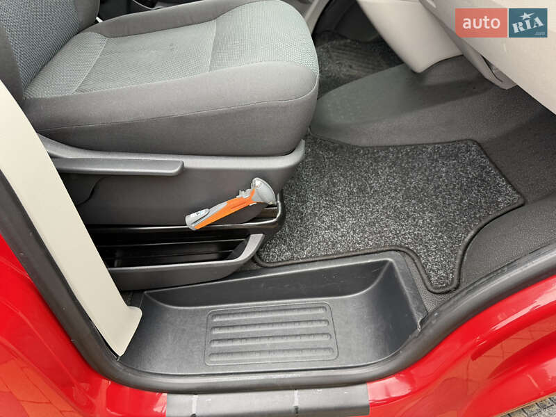 Вантажний фургон Volkswagen Transporter 2018 в Чернівцях