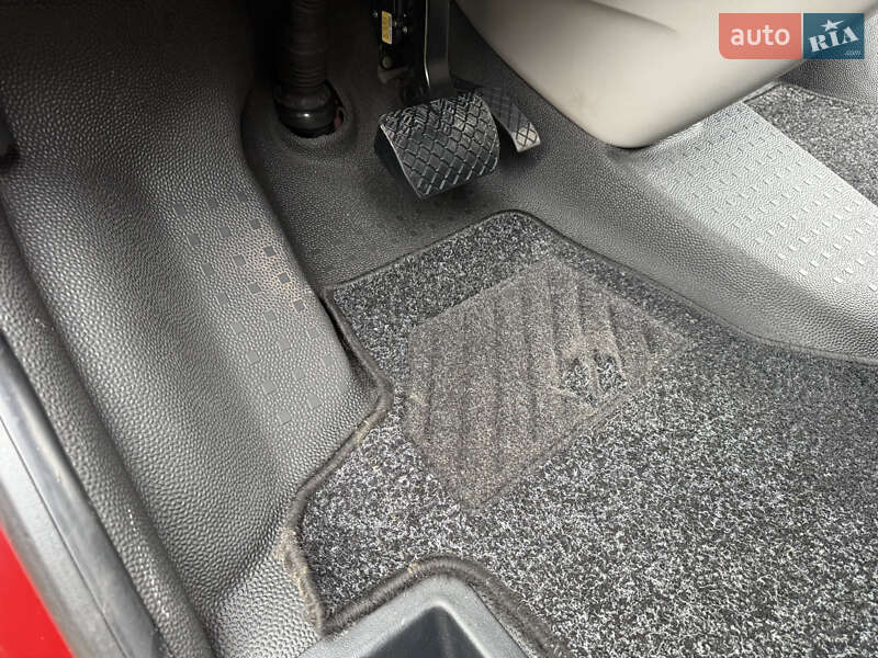 Вантажний фургон Volkswagen Transporter 2018 в Чернівцях