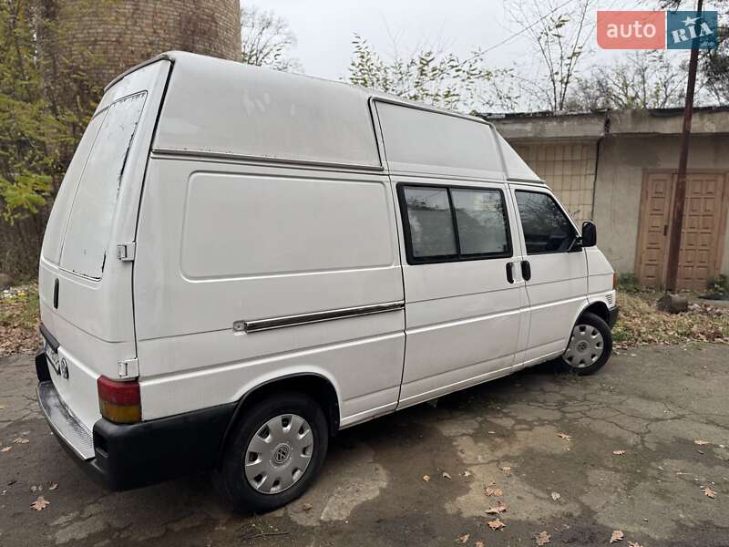 Грузовой фургон Volkswagen Transporter 2001 в Буче