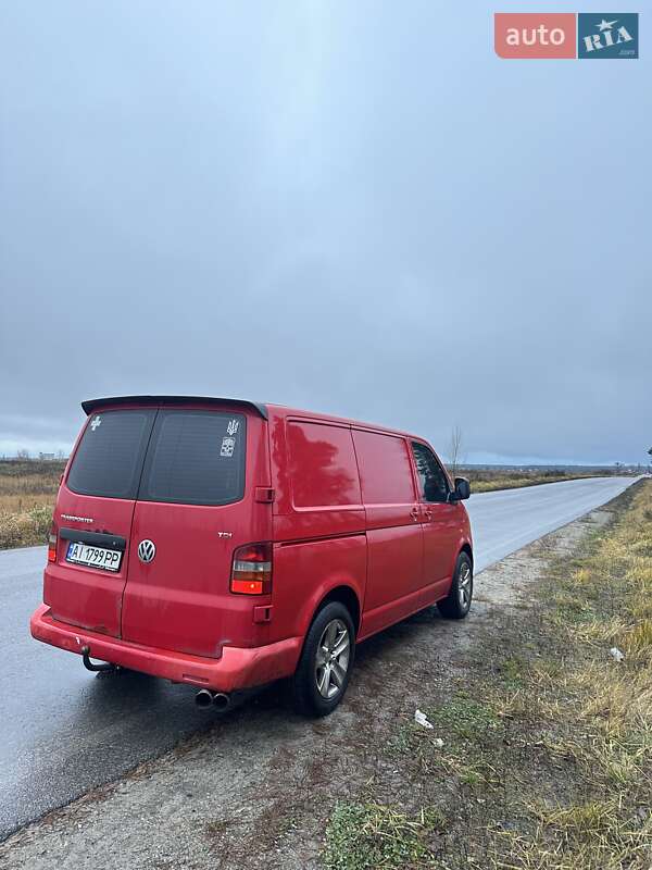 Вантажний фургон Volkswagen Transporter 2006 в Бучі