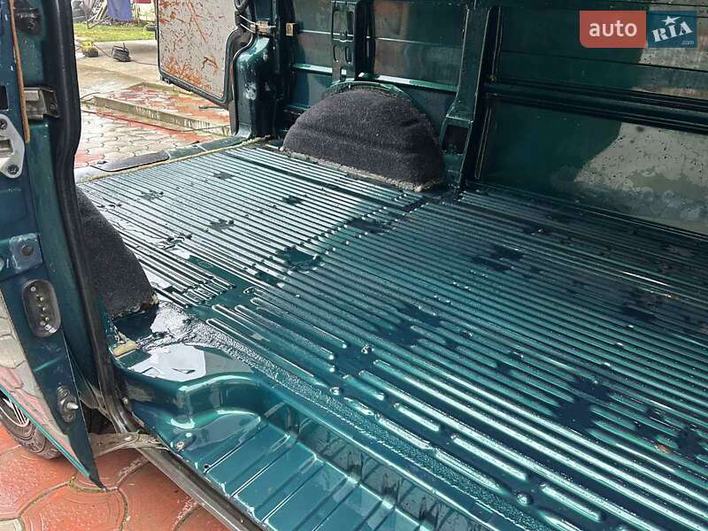 Грузовой фургон Volkswagen Transporter 2002 в Надворной