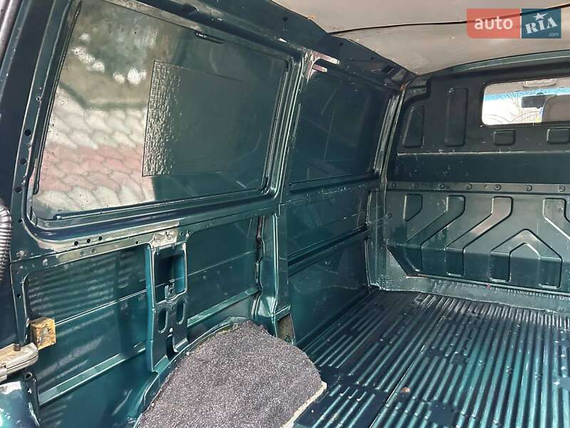 Грузовой фургон Volkswagen Transporter 2002 в Надворной