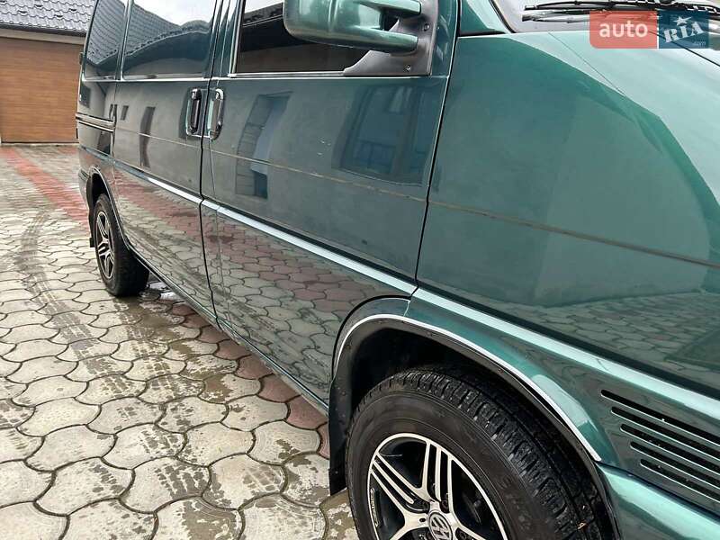 Грузовой фургон Volkswagen Transporter 2002 в Надворной