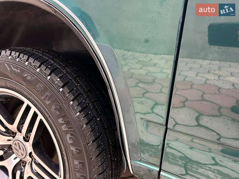 Грузовой фургон Volkswagen Transporter 2002 в Надворной