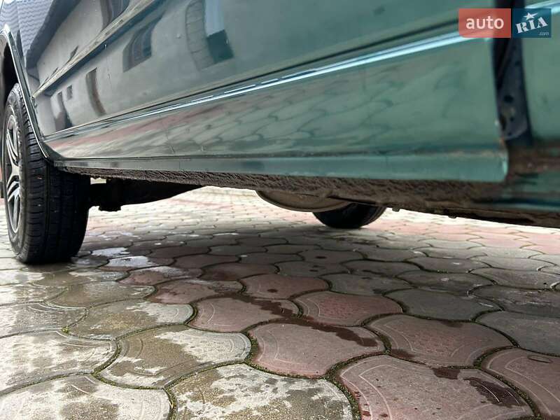 Грузовой фургон Volkswagen Transporter 2002 в Надворной