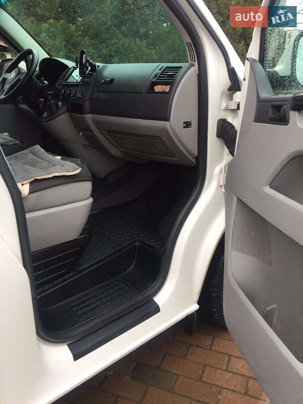 Минивэн Volkswagen Transporter 2015 в Черновцах