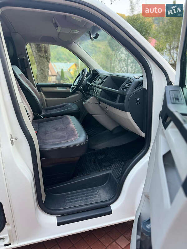 Мінівен Volkswagen Transporter 2016 в Ужгороді