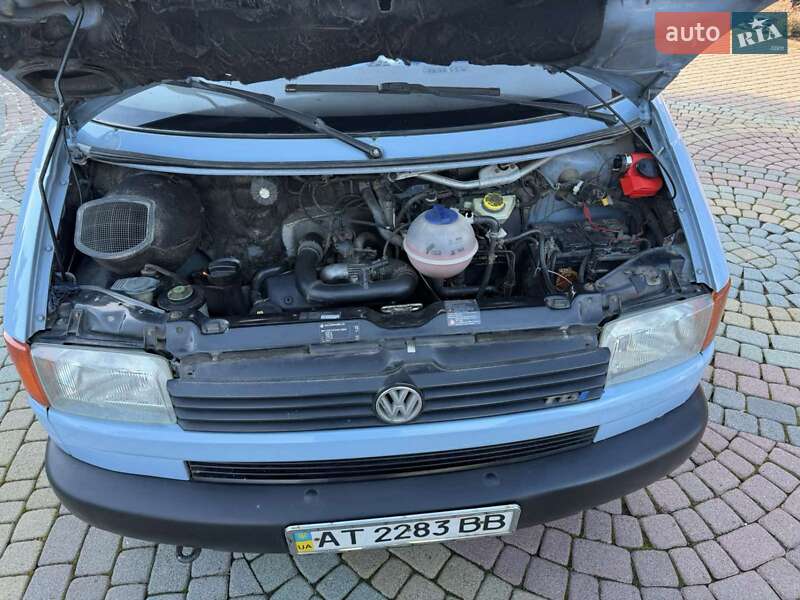 Минивэн Volkswagen Transporter 2001 в Яремче