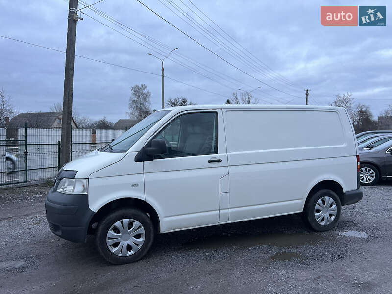 Вантажний фургон Volkswagen Transporter 2005 в Вінниці