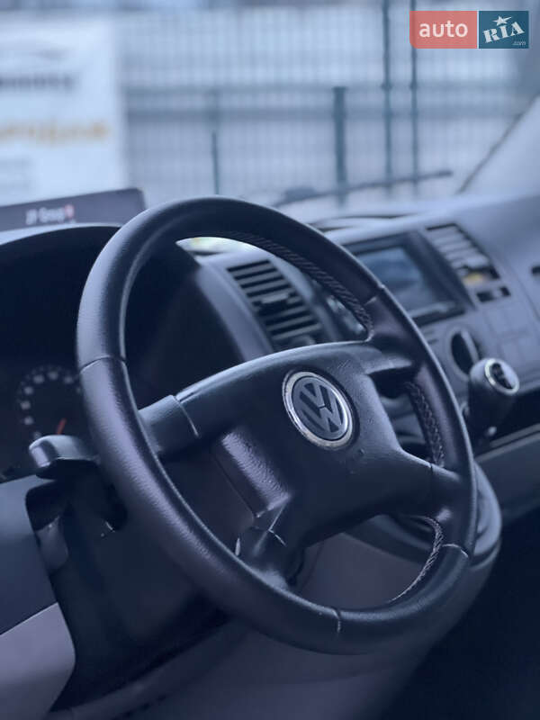 Вантажний фургон Volkswagen Transporter 2005 в Вінниці