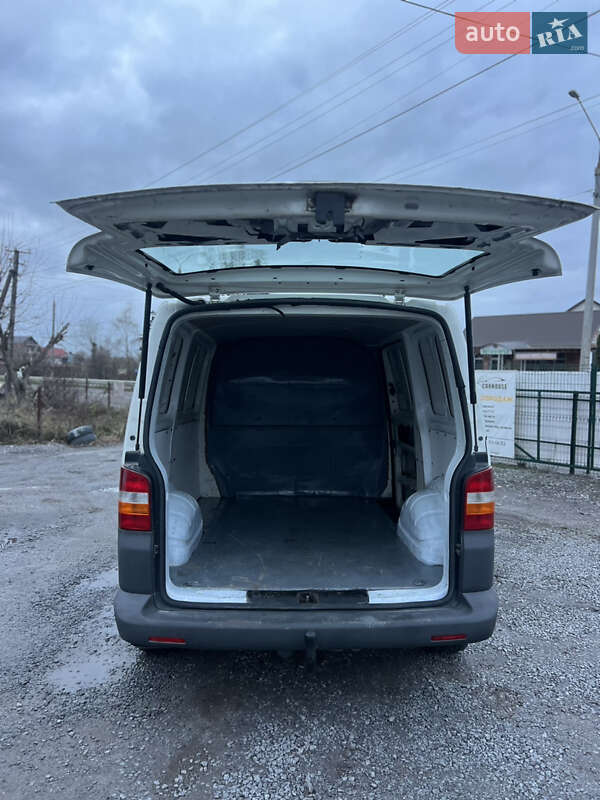 Вантажний фургон Volkswagen Transporter 2005 в Вінниці