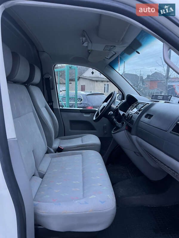 Вантажний фургон Volkswagen Transporter 2005 в Вінниці