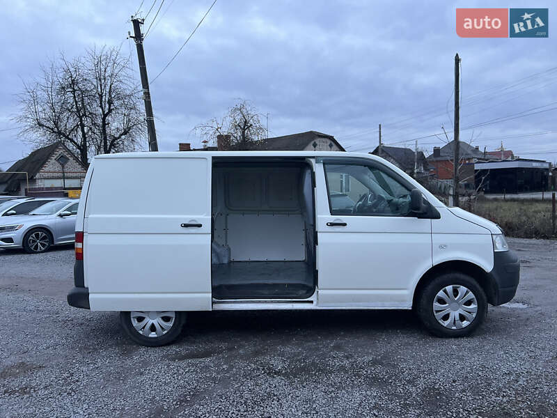 Вантажний фургон Volkswagen Transporter 2005 в Вінниці